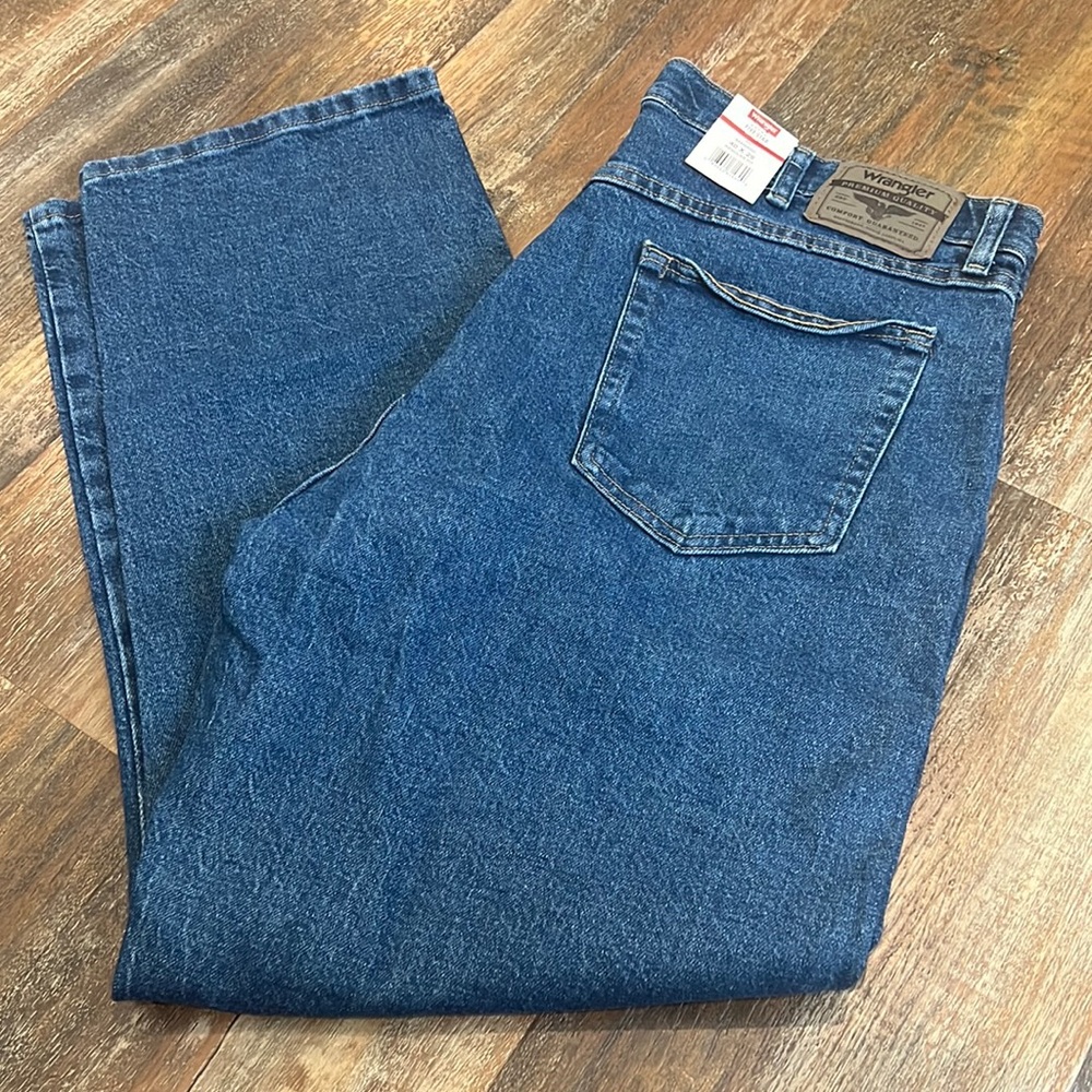 Wrangler comfort fit flex waistband dark wash jeans, new with tags.